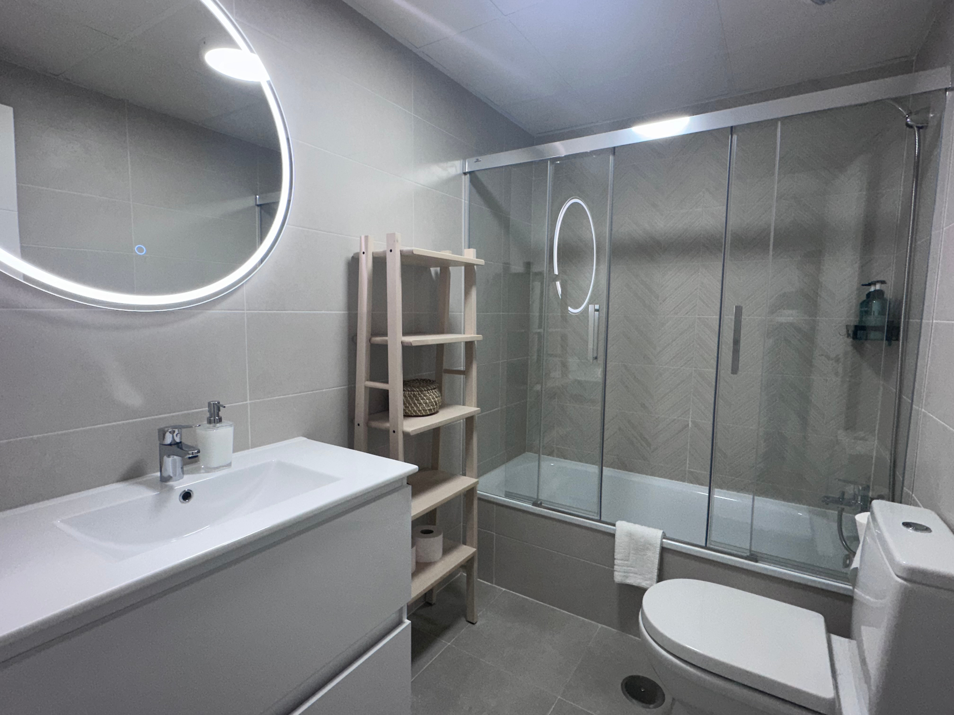 Aguacate Beach AB-D12B - Baño principal